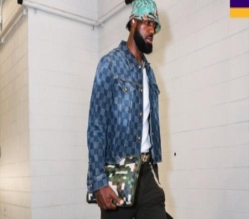 亮相休斯敦！詹姆斯渔夫帽牛仔装太有范范德比尔特酷劲十足！