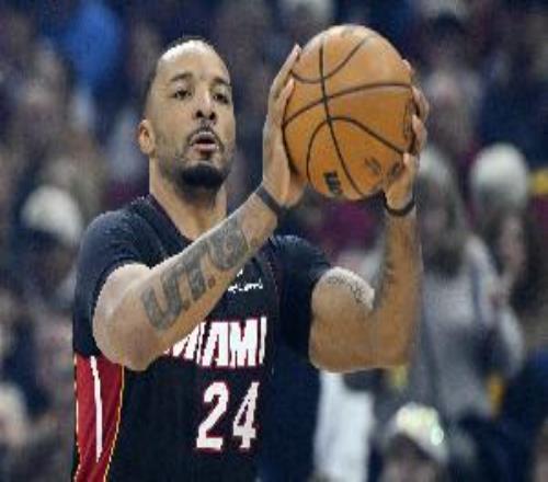 鲍威尔：早年曾称阿德巴约小魔兽他正在接过韦德&哈队的火炬