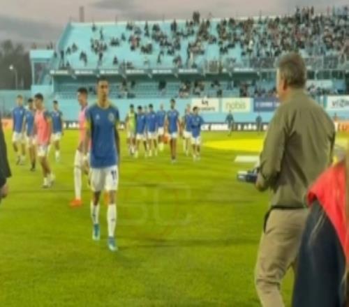 联赛对手向迪马利亚赠送球衣：感谢你给阿根廷人带来快乐