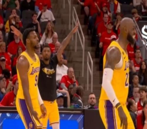 张佳玮：父子季后赛连得11分以后未必能见到乌度卡真能成全人！