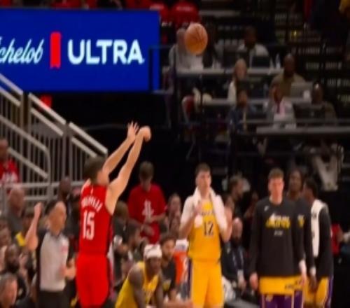 最多曾落后15分！谢泼德空位三分命中帮助火箭反超打停湖人