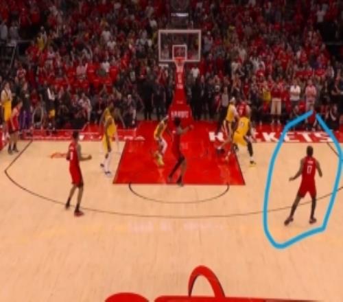 意难平！火箭常规时间有绝杀机会申京强打不中&无视伊森超大空位