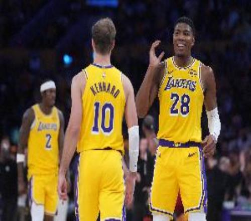 湖人上半场命中率57.5%&三分命中率61.5%火箭命中率仅37.2%