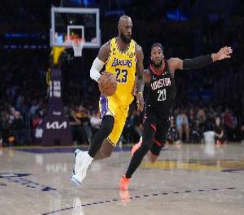 詹姆斯场均25+9+8此前从未有33岁+球员季后赛连续三场场均25+8+8