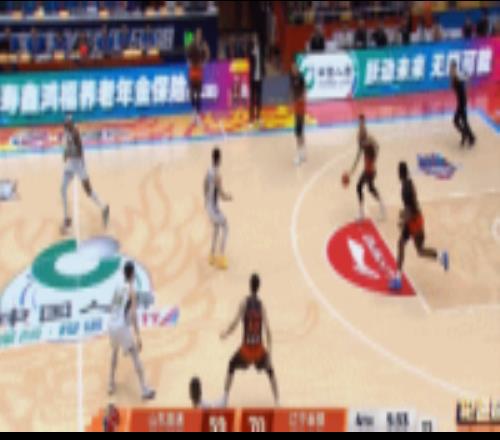 很懊恼啊！克里斯失误被辽宁反击打停自己捶脑袋