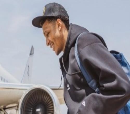 火箭众将登机：杜兰特小帽继续戴伊森&小贾面带笑意申京小红帽