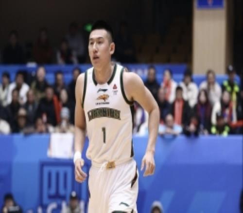 付豪16分8板1助！乌戈：无论是进攻还是防守他做得都非常好