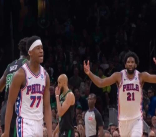 没悬念了吧！埃奇库姆再中三分&恩比德庆祝绿军近5分钟不得分