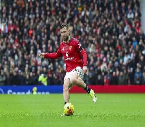 铁人！卢克肖本赛季英超为曼联首发出场34次，离全勤差最后4场