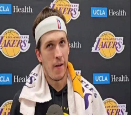 里夫斯谈伤缺：只能坐在场边观战无法影响比赛这种感觉非常糟糕