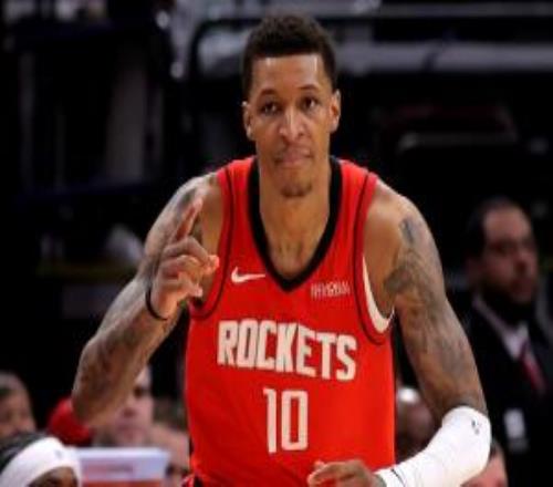 火箭最稳定的人！贾巴里史密斯首节4中2得7分精彩大帽艾顿