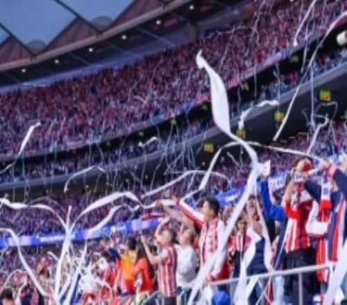 太阳报：BBC解说员在赛前被马竞球迷扔进场内的一卷厕纸意外砸中