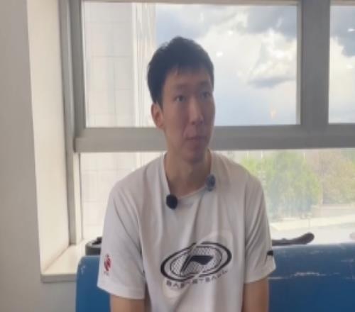 周琦：大家这一年多在一起打了很多比赛默契程度在不断变好