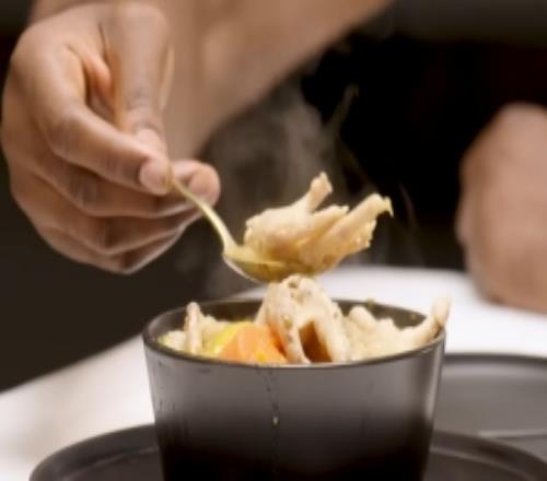 伊巴卡煲2小时鸡爪汤给霍姆格伦后者：我只喝汤骨头也能吃吗