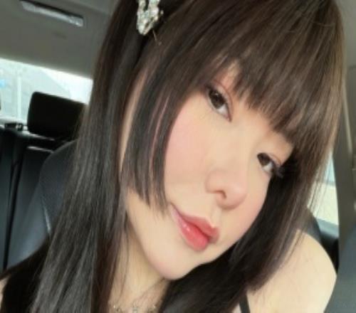 肉感身材！前LOL女职业选手mayumi晒照：马
