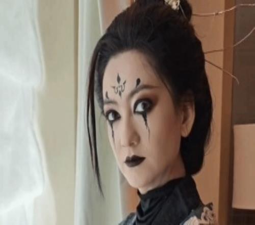 者来女COS《黑神话》性感四妹！还原度简直神了