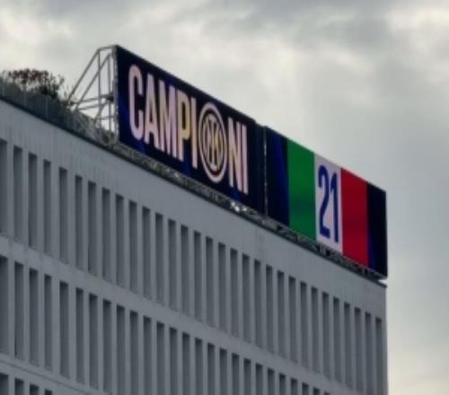 庆祝夺冠！国米总部楼顶安装二十一冠巨型灯牌