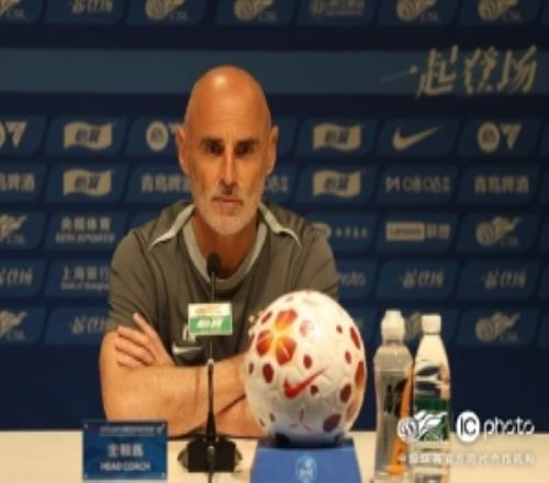 穆斯卡特赛前：球队在努力调整状态，把全部注意力集中到明天比赛
