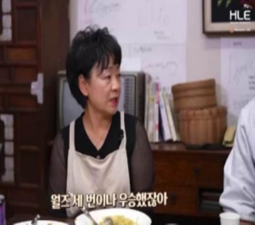HLE姨母对Gumayusi：我就不催你非要夺冠啦，好好努力、尽力就好