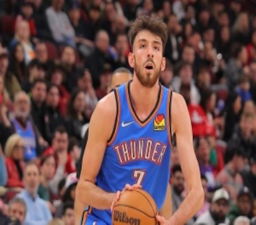 这也太猛了！切特上半场11中6得到18分7板1助2帽三分2中2