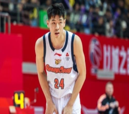 媒体人：广东现在缺一个能和曾凡博对得上的高水平3D球员