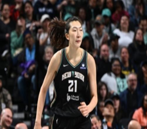 韩旭成为自由人正式球员时隔三年重返WNBA