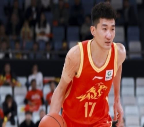 媒体人：孙铭徽虽然没得分但他此役登场的象征意义大于实战意义
