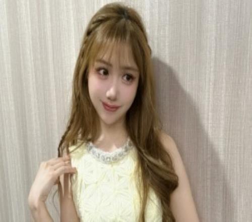 bao大王！LPL女主持baobao晒照：周末快乐