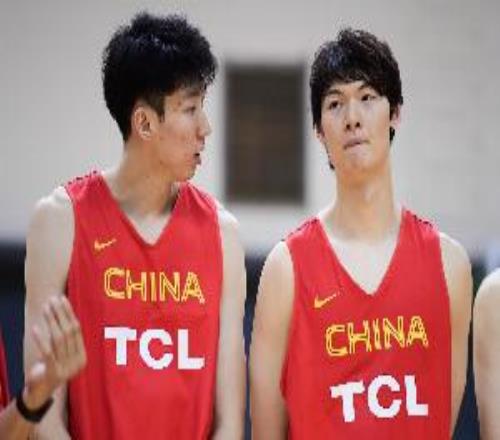 媒体人：感慨周琦王哲林对决仿佛回到刚出道时的新移动长城对决