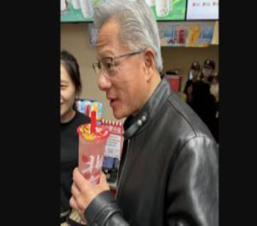 蜜雪冰城上线黄仁勋同款饮品,到访门店蜜桃四季春销量增长超90%