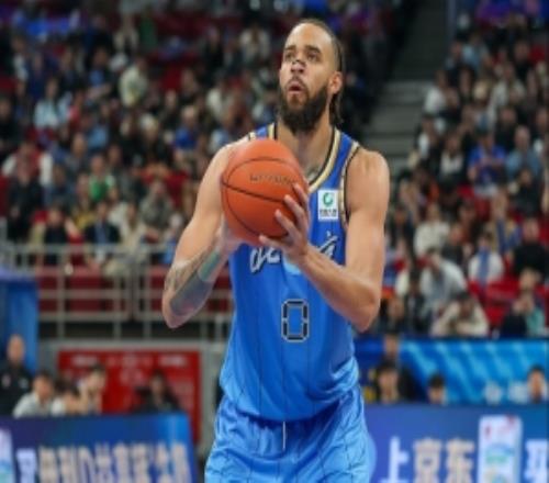 正负值17最低！麦基17分钟9投仅2中拿5分2板攻防两端频频干扰球