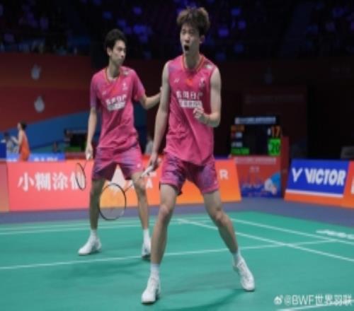 羽毛球大师赛男双首轮：胡林组合鏖战三局战胜印尼组合，晋级16强