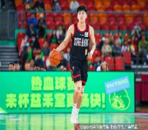 媒体人：容子峰今天真是起到了中流砥柱的作用他又获得了成长