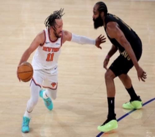 灵魂拷问！白巧克力：没人能单防布伦森为什么骑士不包夹呢