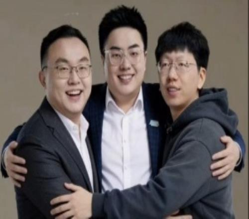 AL爱笑：此前立下军令状引进教练组Bigwei+井盖，至少要打进EWC！