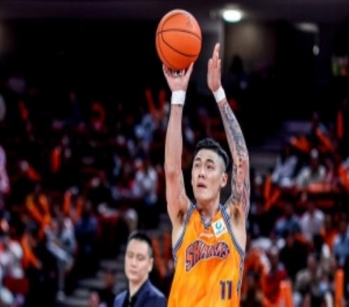 够离谱的！北京全队三分球25中5命中数与刘铮个人相同