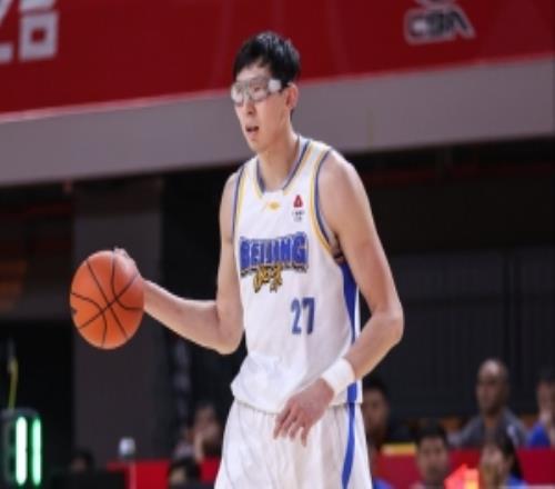 危急关头去哪了周琦3中2仅拿6分4板2助1帽下半场0出手没得分