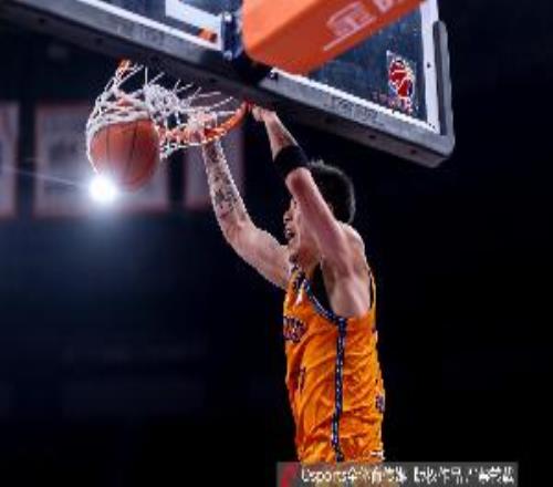 媒体人：张镇麟毫无疑问是阵眼可能是上海去年休赛期最关键引援