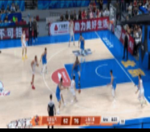 你要毁了北京啊!刘铮空位三分继续命中上海末节领先到17分!