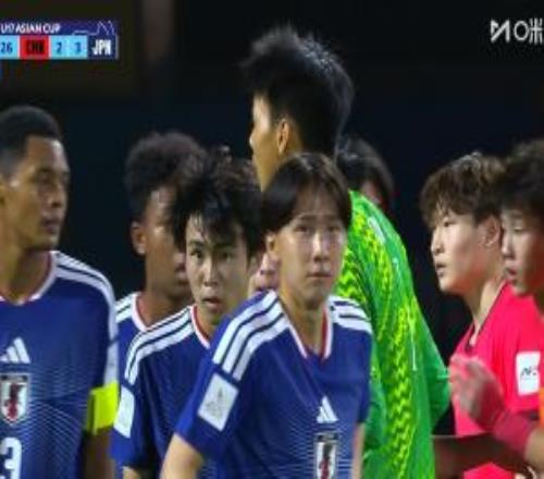 补时阶段U17国足门将秦子牛压上参与角球进攻,日本门将神扑
