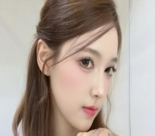 DOTA2官方解说蛋糕晒照：上个早班偷吃块蓝莓贝果