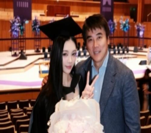 李明女儿回应父亲被禁足5年:有些事,时间会给出答案