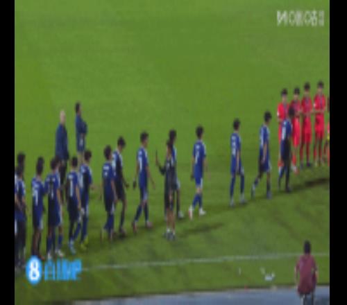 互相致敬！日本U17球员领取冠军奖牌，国少球员也列队送上掌声
