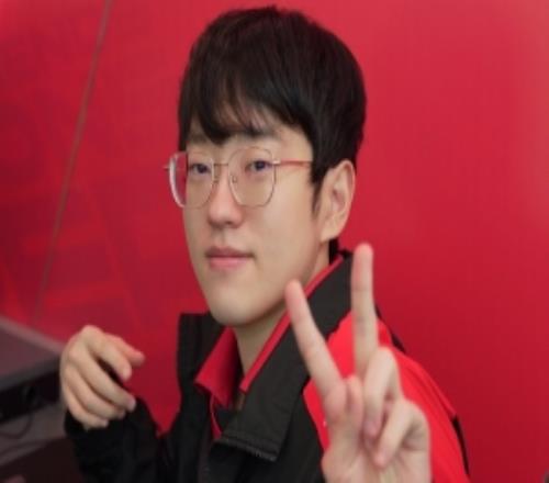 LCK主持志宣：非常敬佩Scout他似乎正尝试一切办法找回巅峰状态