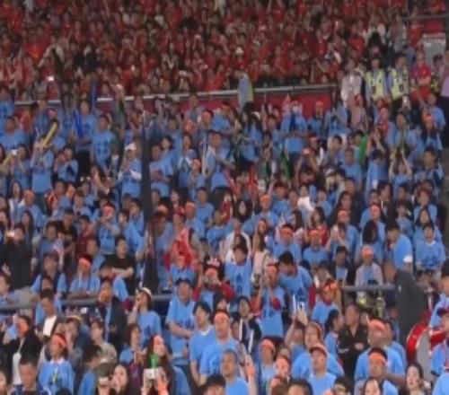 新华社:东北超在四座城市同步打响揭幕战,首日便吸引10万人到场
