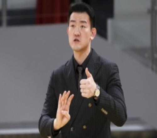 王博：深圳人员不齐整依然非常拼他们对胜利的渴望非常强