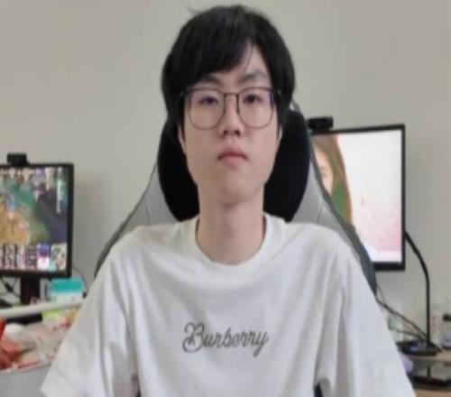 LGD发布对阵WBG赛前预热视频：比赛见拙劣的模仿手势舞版