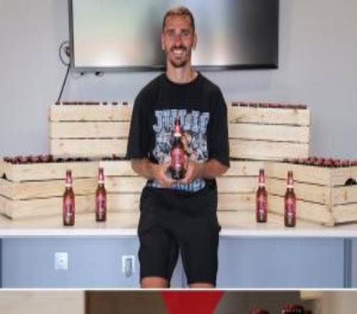 马竞送给格列兹曼212瓶啤酒,每一瓶啤酒代表着每一粒进球