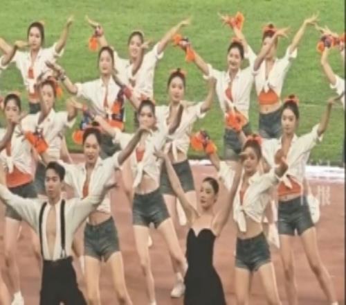 国标“裁判舞”火到球场！“闽超”厦门啦啦队惊艳上演