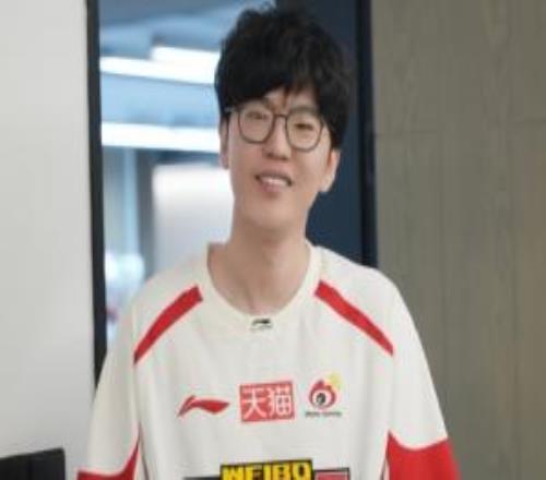 Jiejie和Wei一个境遇两位打野均已两次跟随队伍跌至涅槃组
